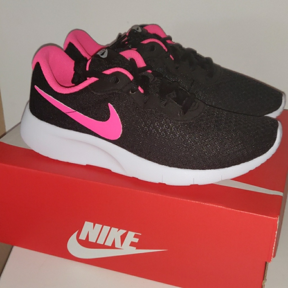 Nike Tanjun GS Sneaker - Picture 2 of 7